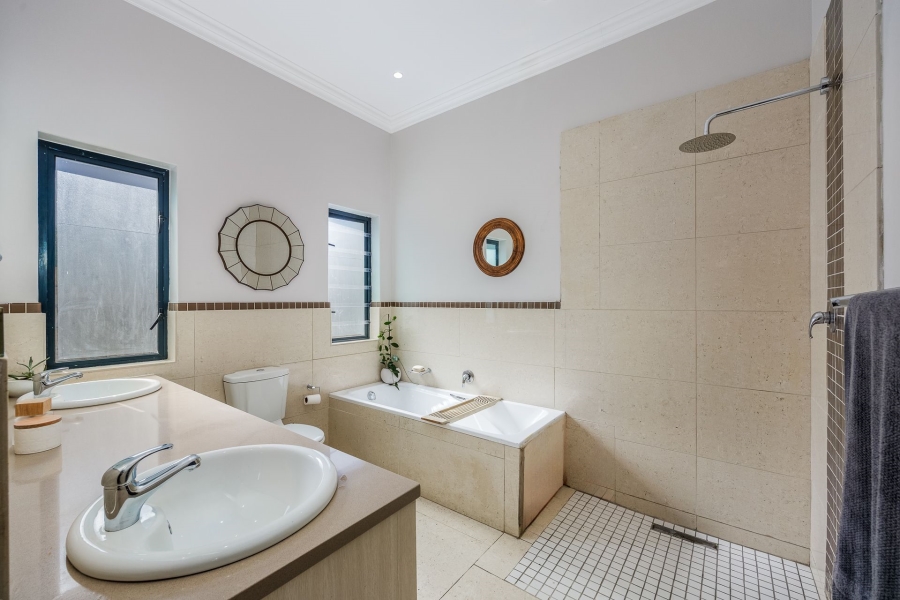 4 Bedroom Property for Sale in Kanonberg Western Cape